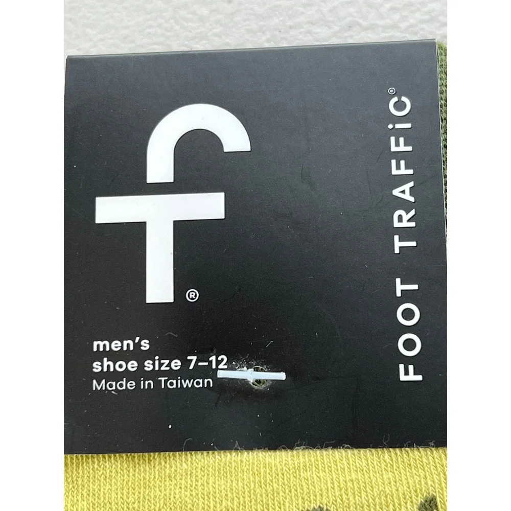NEW Foot Traffic Hunting Fishing Men's Novelty Socks 2 Pair Fits Shoe‎ Size 7-12